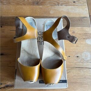 Elegant Tan Leather Sandals size 36